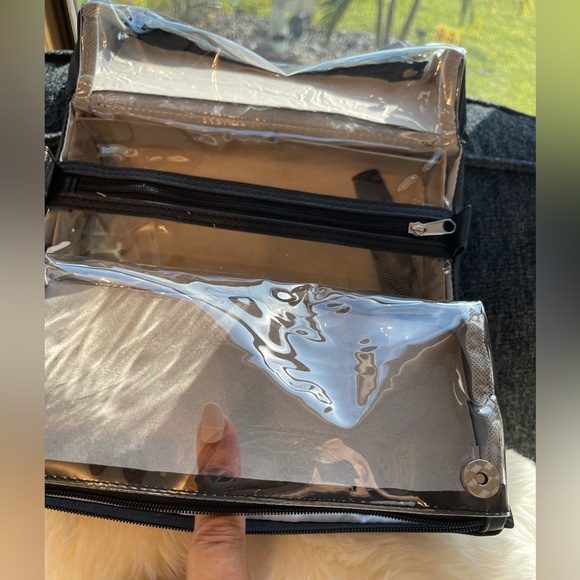 TAHARI Cosmetics Pyramid Case - Picture 5 of 14